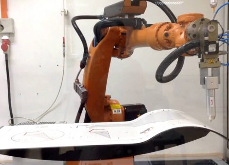 robot cắt bằng tia nước