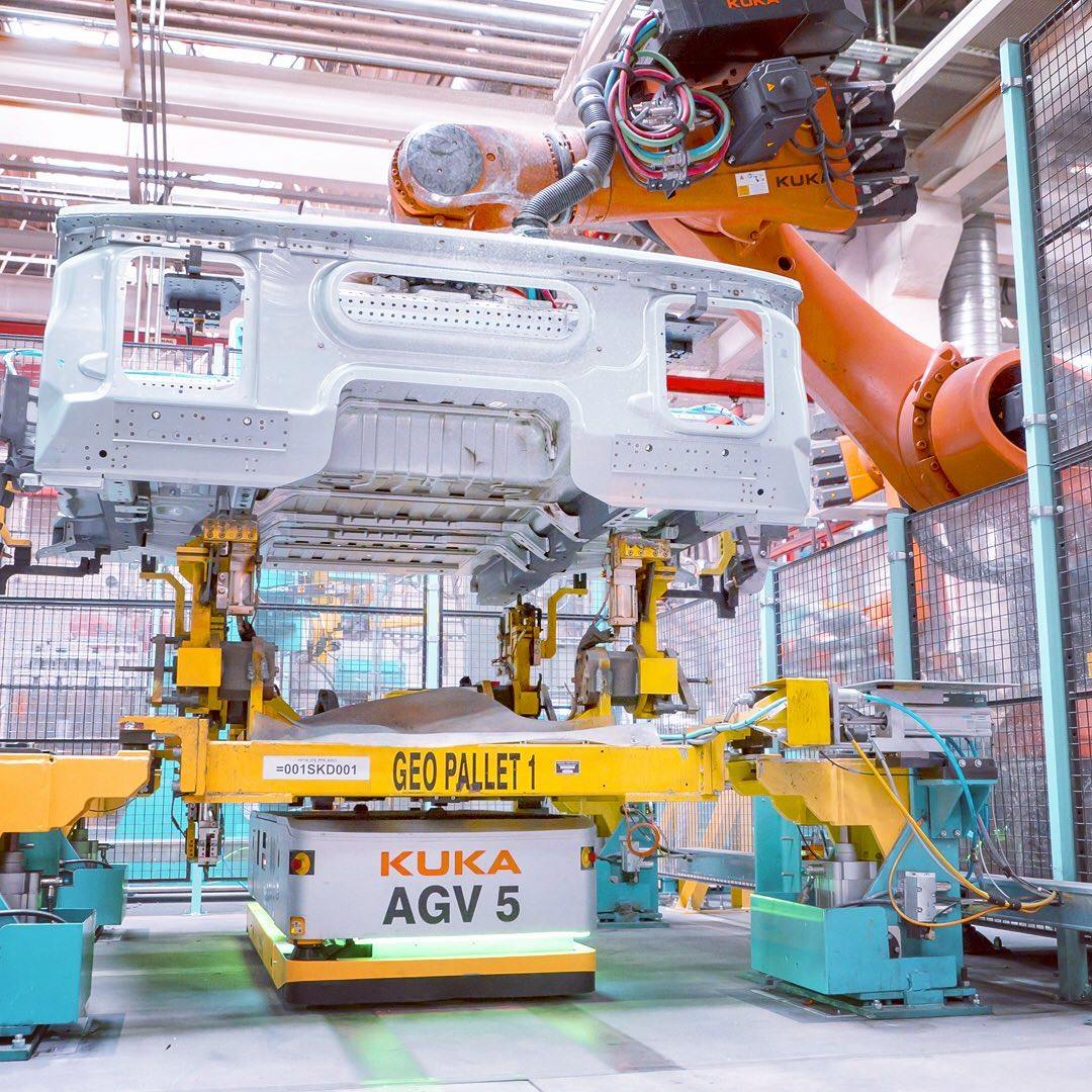 Autonomous vehicle AGV in the factory - Vũ Lê Tech